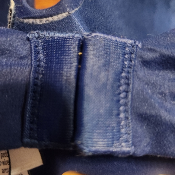 Victoria's Secret Deep Blue Wireless Push-Up Bra - Picture 5 of 8